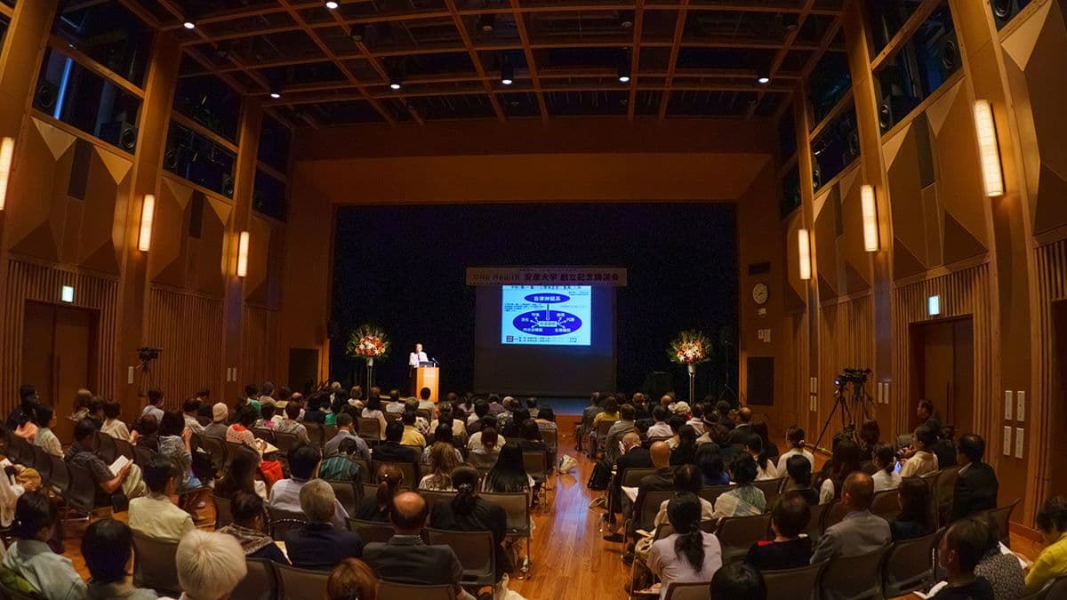【開催報告】安産大学 創立記念講演会を開催いたしました(安倍昭恵氏・白駒妃登美氏ご登壇)